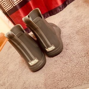 TOTES rain boots